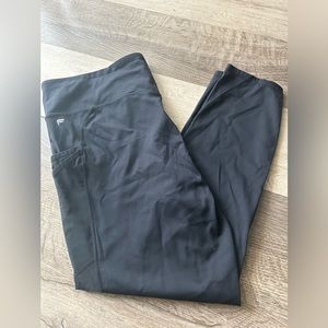 Fabletics seamless pocketed mesh leggings in black size 2x